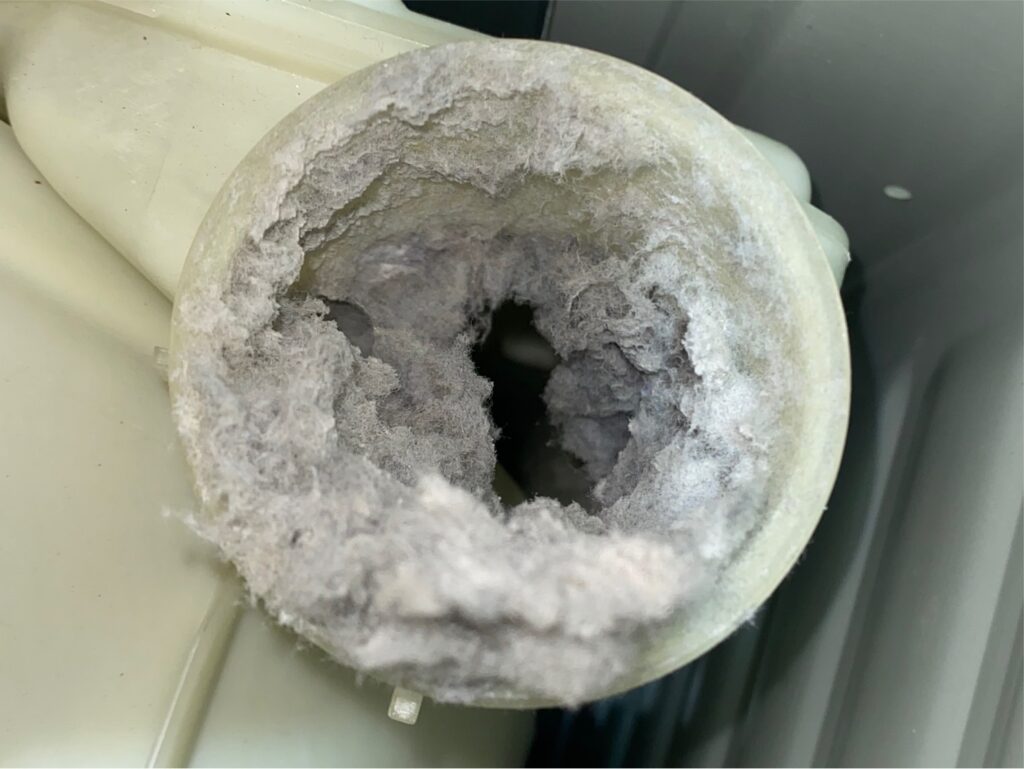 ドラム式洗濯機の乾燥ダクトに詰まったホコリ