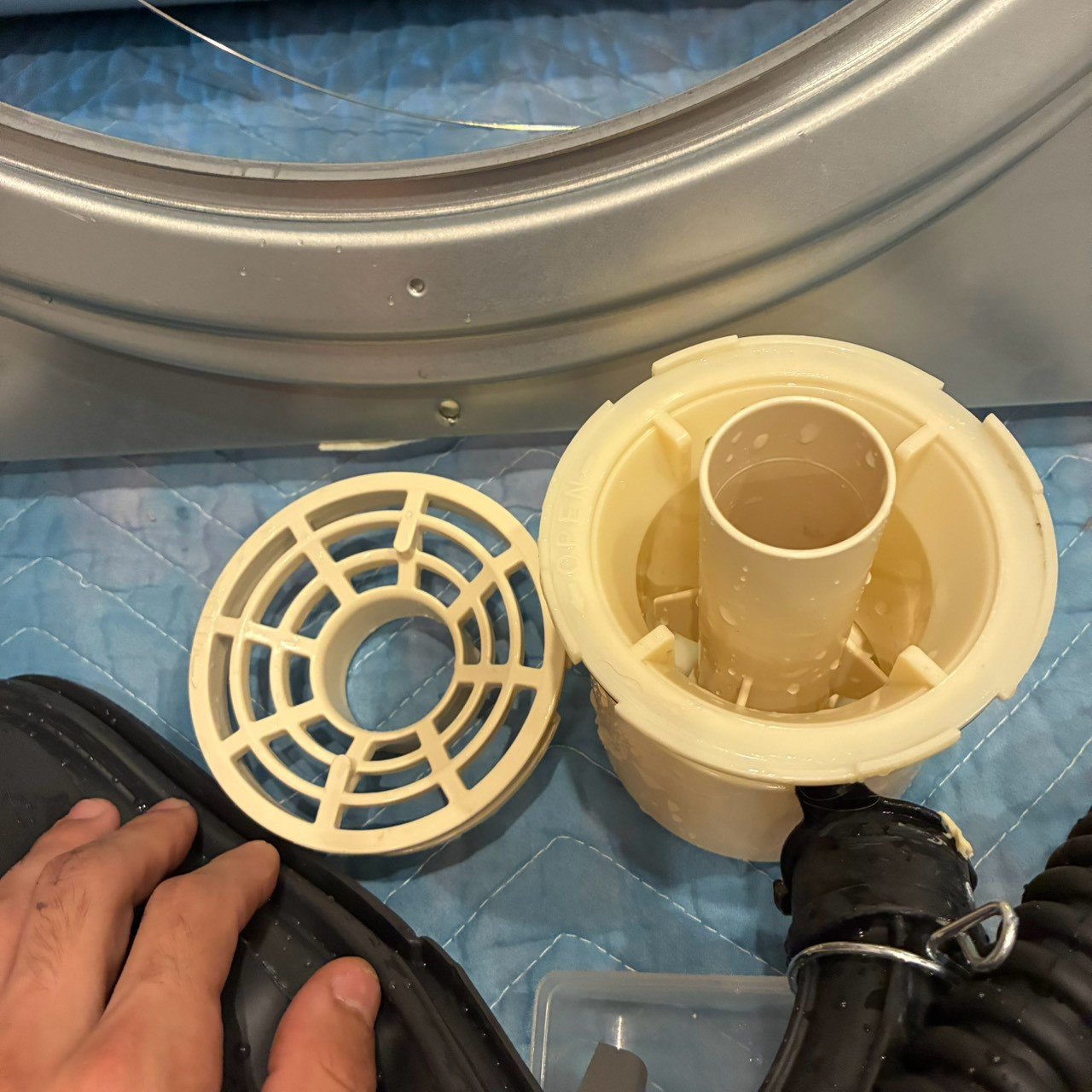 洗浄後の排水口の部品