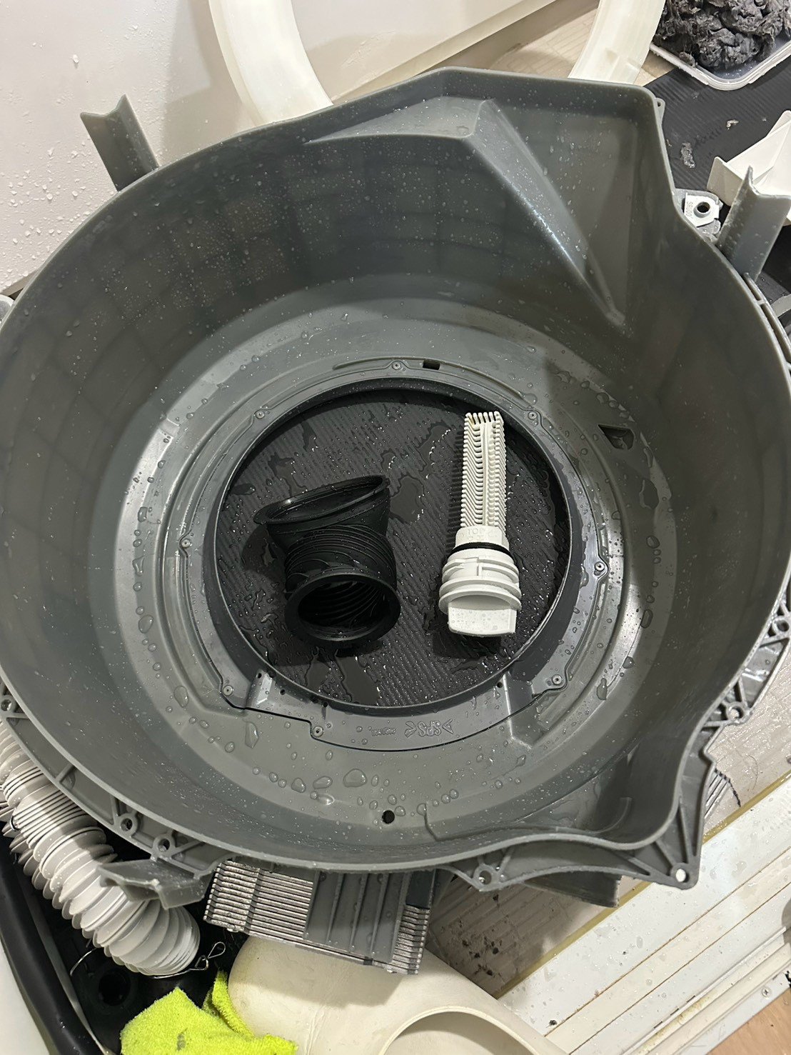 洗浄後の脱水受けカバー