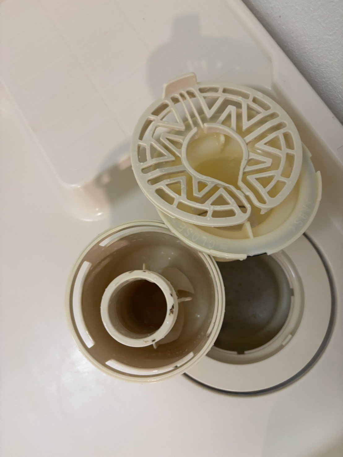 洗浄後の排水口の部品